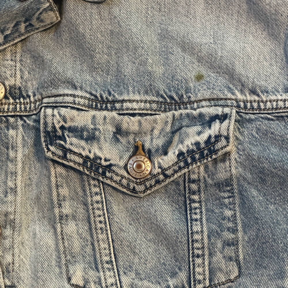 American Eagle Cropped Denim Jacket - Picture 3 of 8